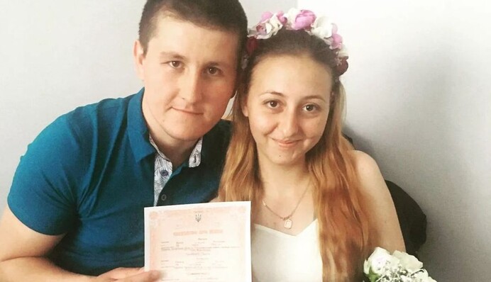 Медсестра из Лисичанска, потерявшая обе ноги при взрыве, вышла замуж: фото и видео