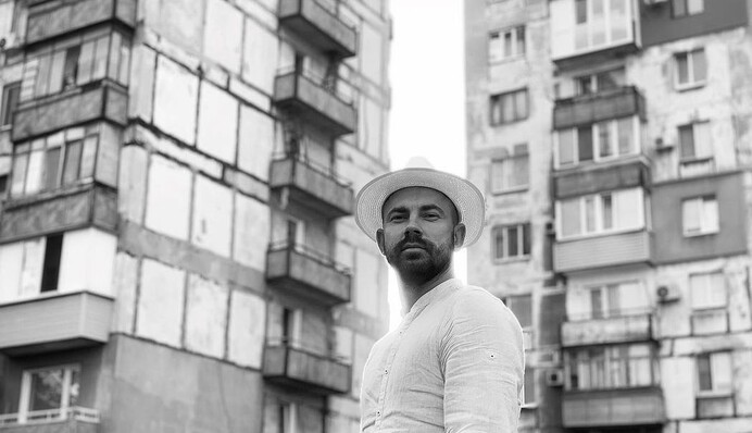 Вона пережила жахіття: Андрій Бєдняков розповів про сестру в Маріуполі та смерть мами