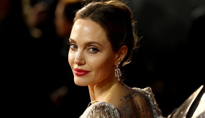 Перед від'їздом відвідала дитячий будинок: Анджеліна Джолі покинула Україну