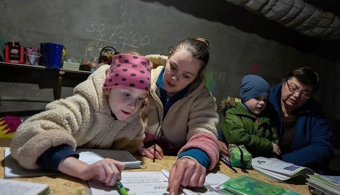 Володимир Зеленський привітав українок із Днем матері та показав щемливі фото