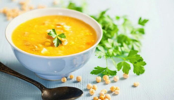 Как приготовить гороховый крем-суп с сухариками: простой рецепт на обед