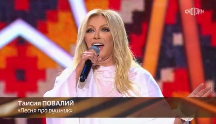Таїсія Повалій після мовчання про війну 9 травня виступила в РФ з українською піснею