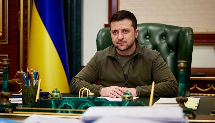 Фліску Володимира Зеленського продали на аукціоні у Лондоні більш ніж за $110 тисяч