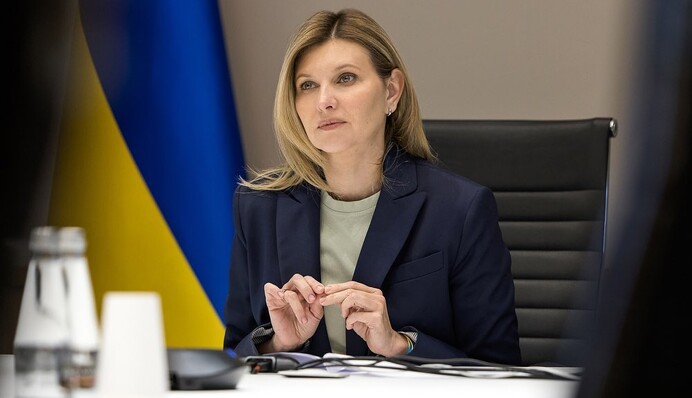 Хорошо слышать голоса друзей: Елена Зеленская впервые с начала войны показала свои фото