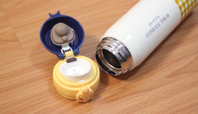 Чому термос пахне пліснявою і як прибрати неприємний запах: топ-5 лайфхаків