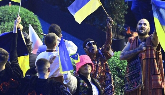 13 участников 