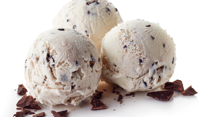 Як приготувати домашнє морозиво зі згущеним молоком і шоколадом: простий рецепт