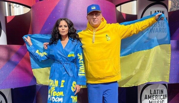 Настя Каменских объяснила, как оказалась в Испании с Потапом и мамами перед вторжением России