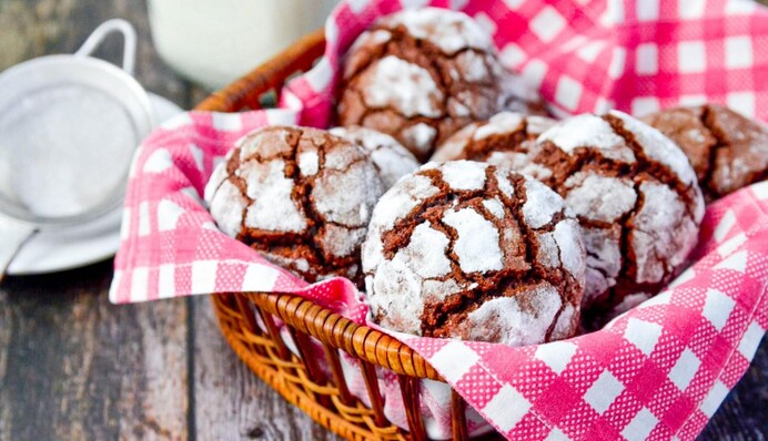 Как приготовить шоколадное печенье с трещинками: простой рецепт