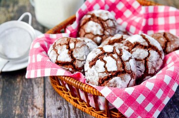 Як приготувати шоколадне печиво з тріщинками: простий рецепт