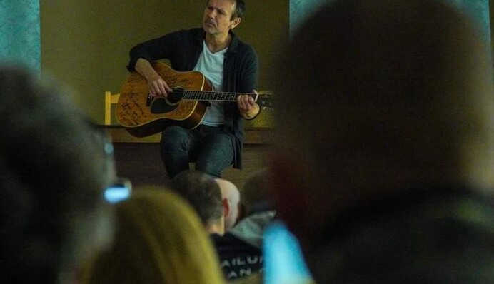 Эти концерты я буду помнить всю жизнь: Святослав Вакарчук спел для украинских бойцов на Луганщине