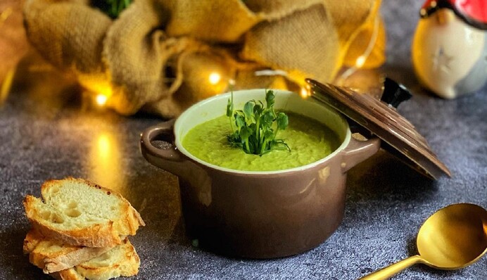 Як приготувати швидкий та смачний крем-суп із замороженого горошку: простий рецепт