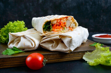 Як приготувати вдома смачну шаурму з часниковим соусом: простий рецепт