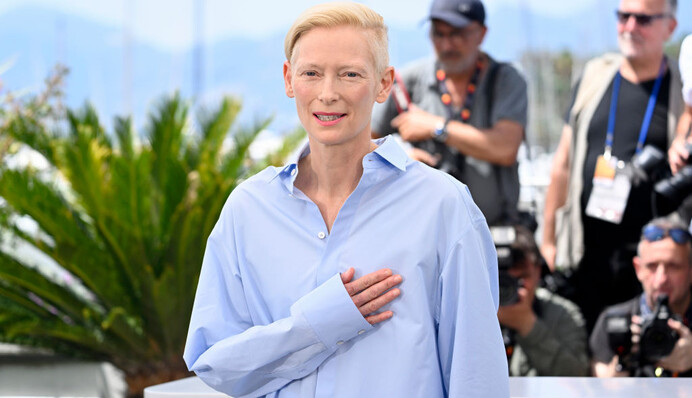 Тільда Свінтон на Каннському кінофестивалі підтримала Україну вбранням у блакитному та жовтому кольорах