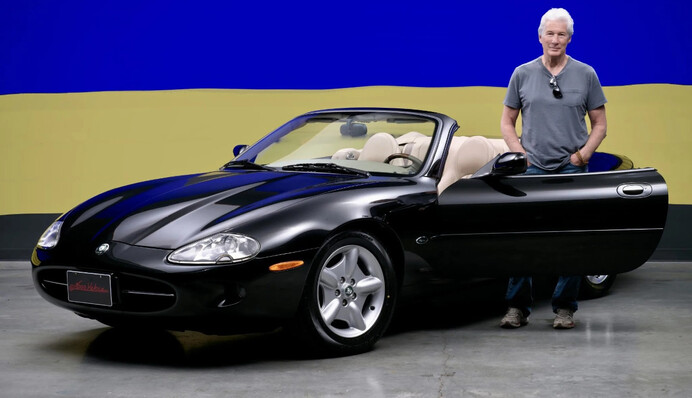 Ричард Гир продал раритетный кабриолет ради помощи Украине: сколько удалось выручить