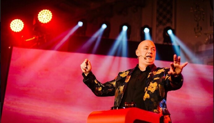 Наши бывшие коллеги: Потап пригрозил российским звездам встречей за кулисами