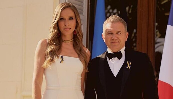 Катя Осадчая в белом платье провела благотворительный вечер на Каннском кинофестивале: фото