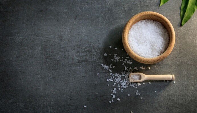 Евгений Клопотенко назвал топ-6 соленых продуктов, которые компенсируют недостаток соли в еде