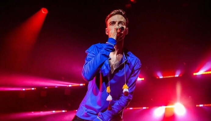 Я должен начать с нуля: Барских прокомментировал отказ от русского языка в своем творчестве