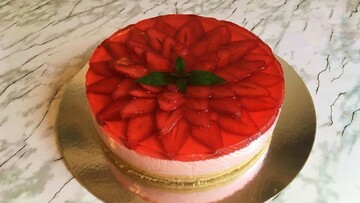Как приготовить нежный желейный торт с клубникой: простой рецепт без выпечки