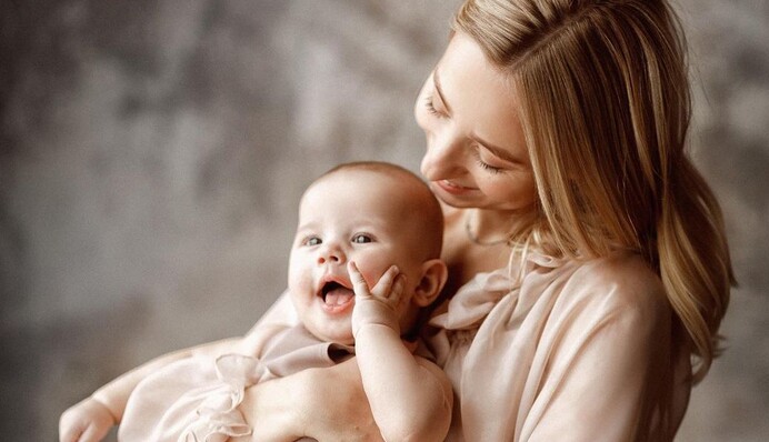 Як можна бути такими схожими: дружина Віктора Павлика показала фото сина з татом та бабусею