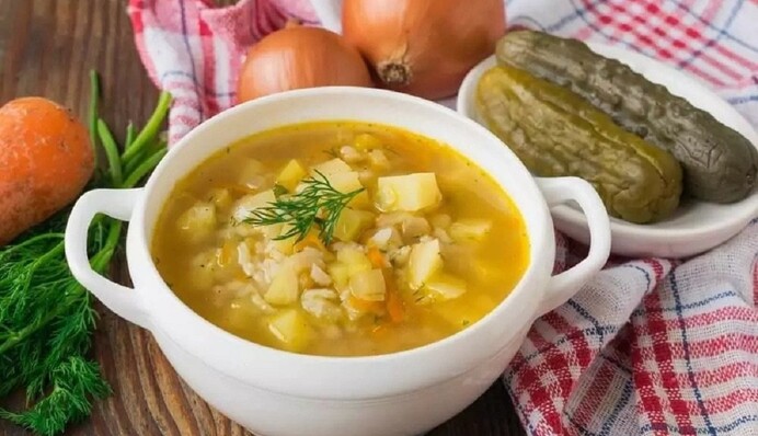 Как сварить вкусный рассольник с рисом и курицей: простой рецепт