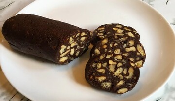 Как приготовить дома шоколадную колбасу с печеньем: простой рецепт как в детстве