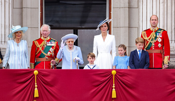 Королевская семья в Лондоне появилась на торжественном параде в честь Елизаветы II: фото и видео