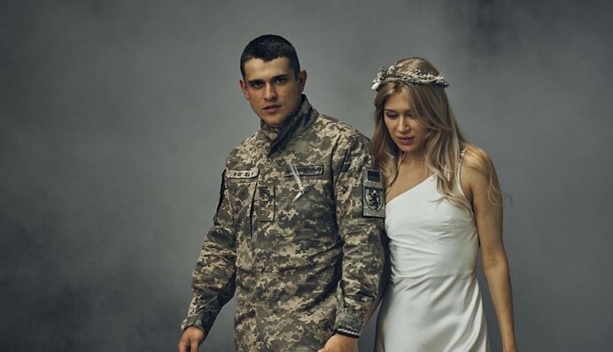 Тим, хто любить, не треба зволікати: актор Максим Девізоров у лавах ЗСУ дав пораду всім закоханим