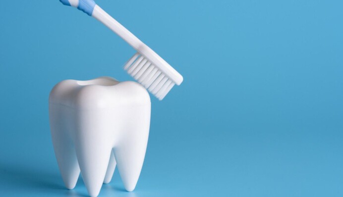 Топ-7 помилок, яких люди припускаються при чищенні зубів: не варто їх повторювати