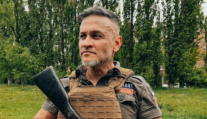 Краще померти у бою, ніж від кулі на колінах: Ектор Хіменес-Браво закликав українців вчитися стрільбі