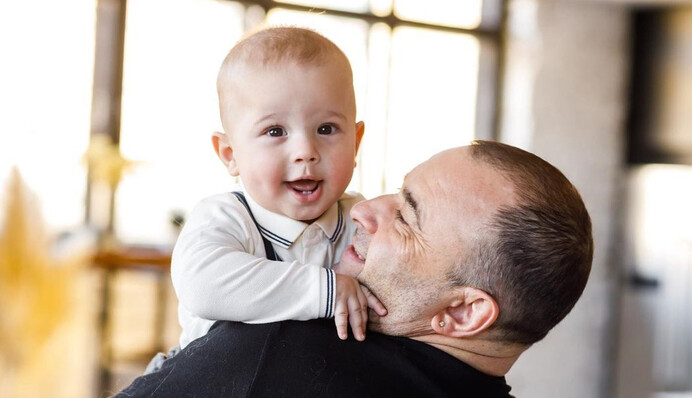 Папина копия: Виктор Павлик показал, как маленький сын похож на него в детстве