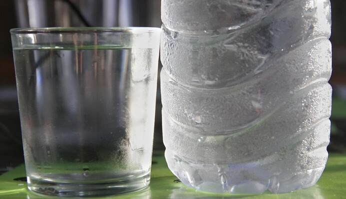 Як швидко охолодити напій у холодильнику: простий лайфхак, який знають не всі