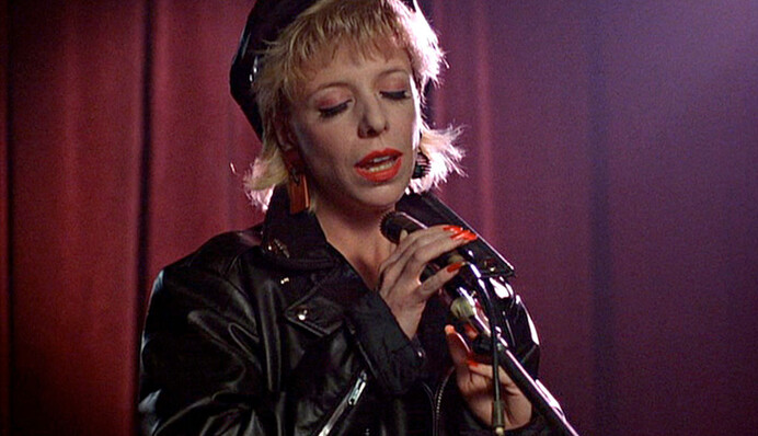 Умерла Джули Круз - певица, чьи песни звучат в сериале 