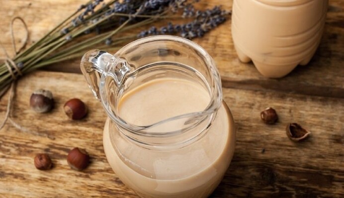 Як зробити смачну ряжанку з топленого молока: простий рецепт у домашніх умовах