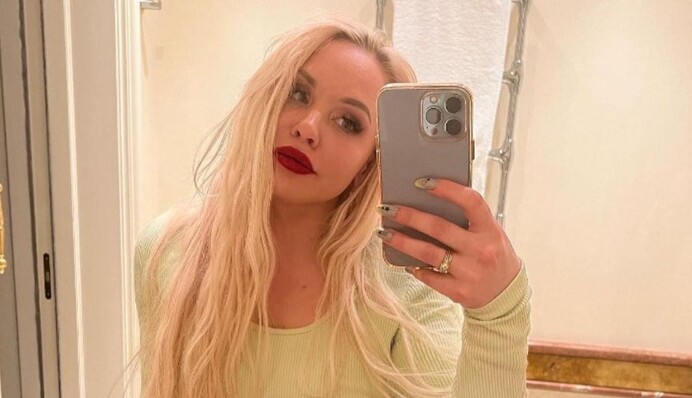 Російська порноакторка Лола Тейлор запропонувала Зеленському інтим в обмін на капітуляцію