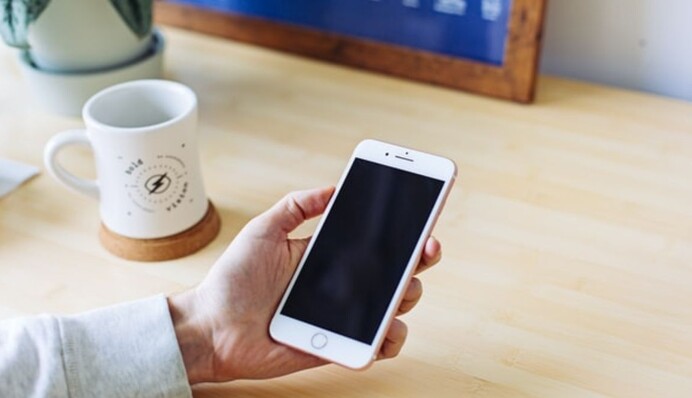 Як часто потрібно протирати свій мобільний телефон, щоб не зіпсувати екран та корпус