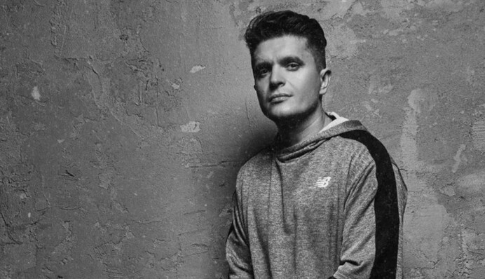 Чужих детей не бывает: Анатолий Анатолич поделился щемящим фото девочки-беженки