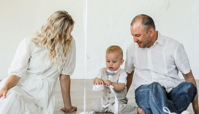 Сыну Виктора Павлика исполнился годик - жена певца показала милые фото праздника