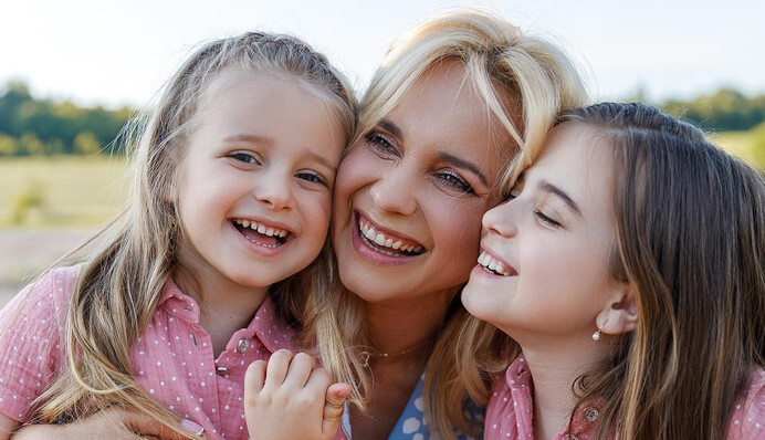 Мгновения хрупкого мира: Лилия Ребрик показала очаровательные летние фото с детьми