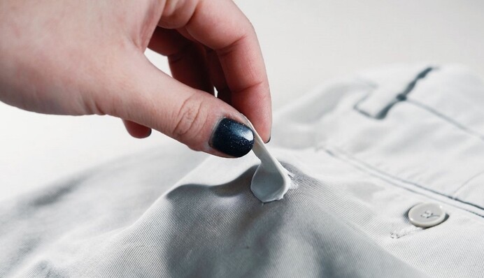 Що робити, якщо жуйка прилипла до одягу: 6 способів урятувати річ