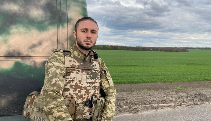 По позициям работает русский танк: Тарас Тополя рассказал, как встречает день рождения на передовой