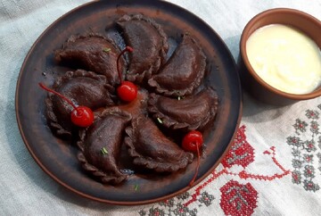 Как приготовить шоколадные вареники с вишнями на пару: простой рецепт