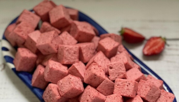 Як приготувати ніжне полуничне суфле з желатином: простий рецепт