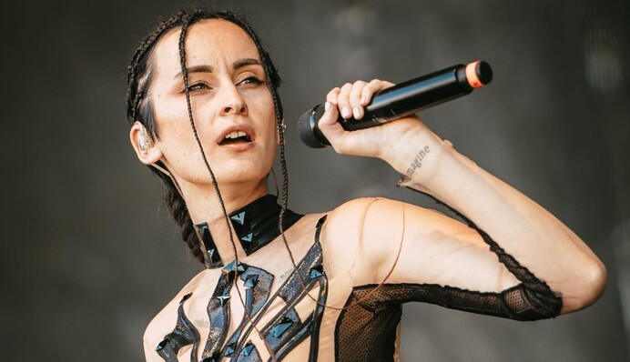 Солистка Go_A на концерте в Праге удивила новым образом: Катерину Павленко не узнать