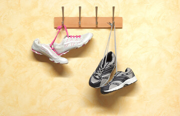 Як відіпрати кросівки від бруду: 4 надійні способи для різних матеріалів