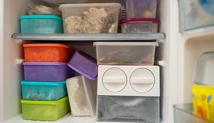У чому можна заморожувати продукти, яка тара не підходить для морозилки