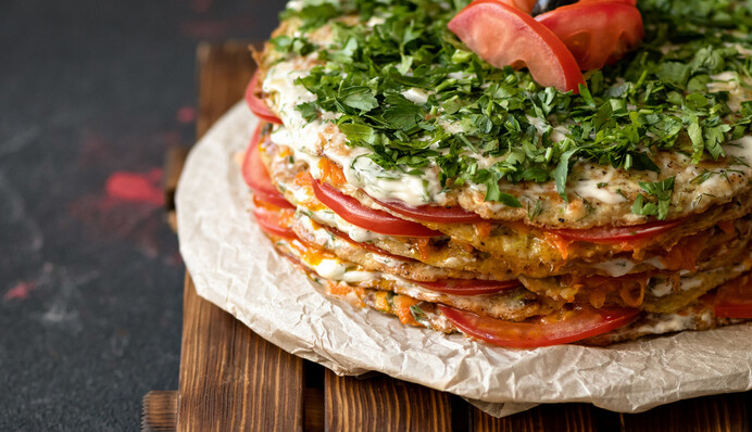 Як приготувати смачний овочевий торт із кабачків: простий рецепт