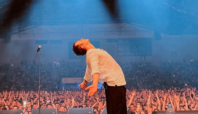 Вирішив не стримувати своїх емоцій: Вакарчук зі сцени показав середній палець Росії