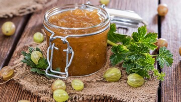 Як закрити на зиму варення з аґрусу з горіхами: простий рецепт